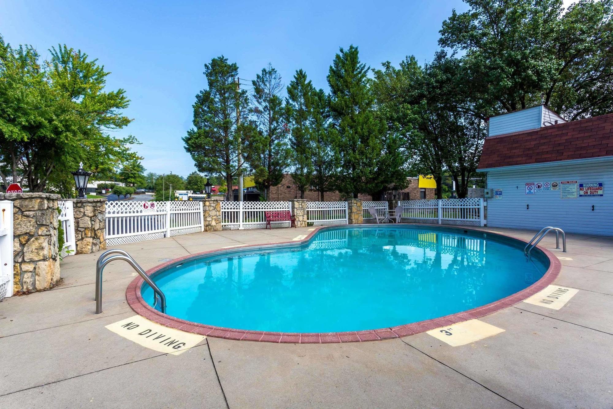 Knights Inn Norcross Bagian luar foto